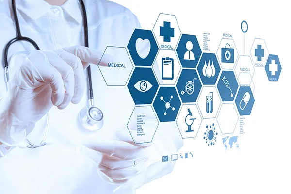 Profesionales médicos brindando atención personalizada en instalaciones españolas