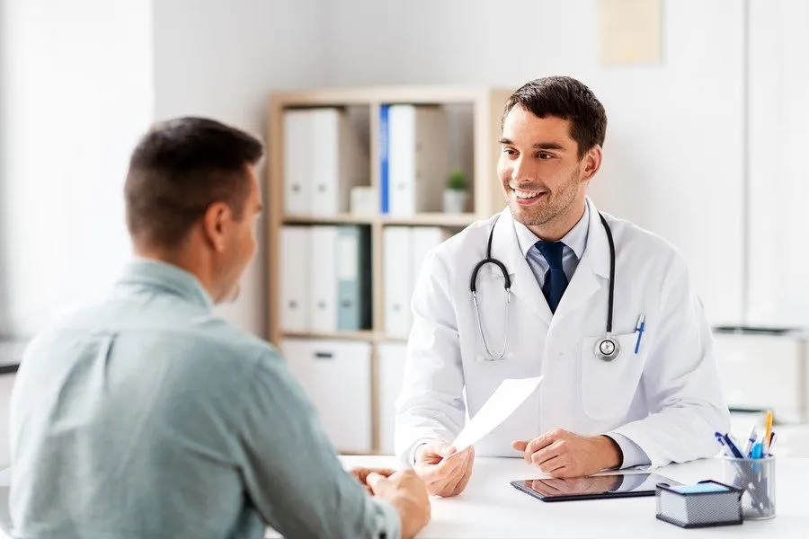 Pacientes recibiendo servicios de salud internacional con apoyo de Medrism